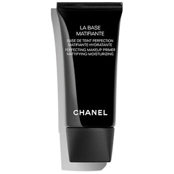 Perfecting Make-up
